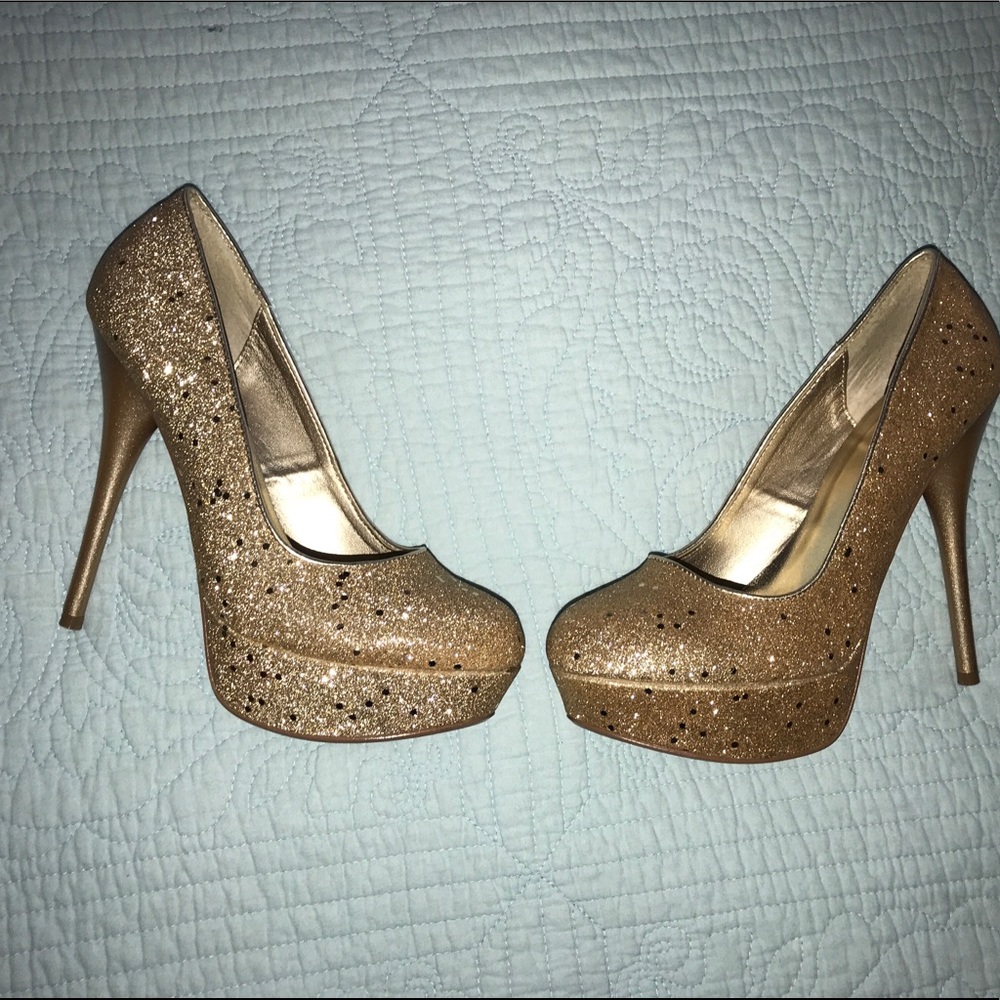 Gold Pumps!!